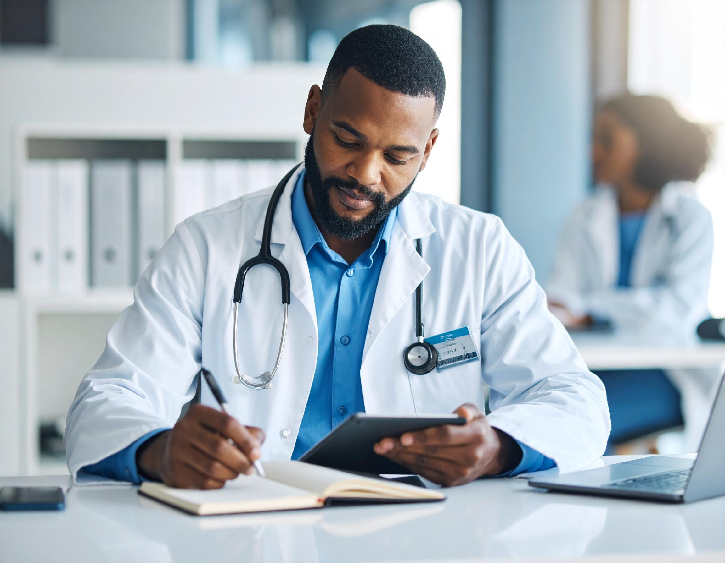 Dokter die zijn agenda bijhoudt